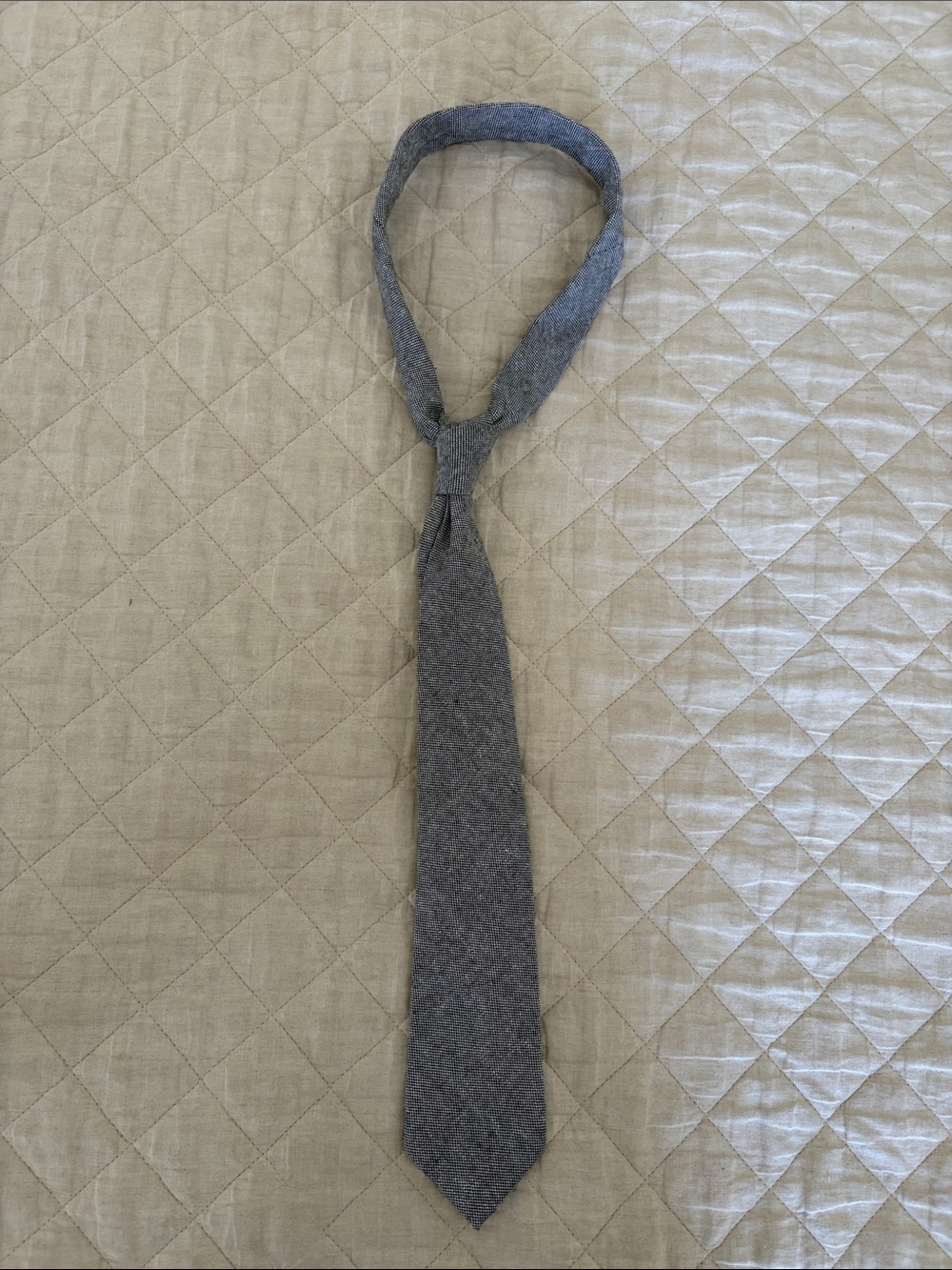 Men's Gray Textured Wool Tie - Classic Neutral Style